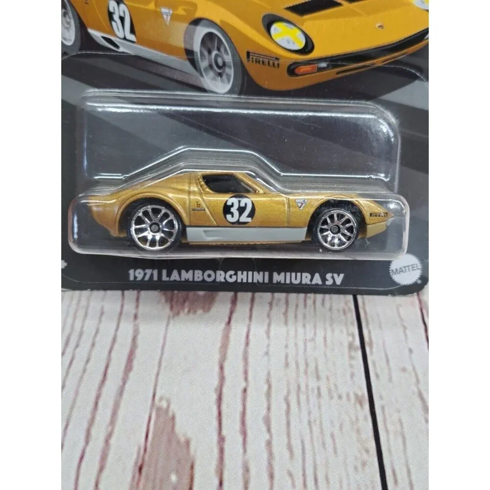(2 Pack) 2024 Hot Wheels‎ 4/6 Vintage Racing Club 1971 Lamborghini Miura SV Gold